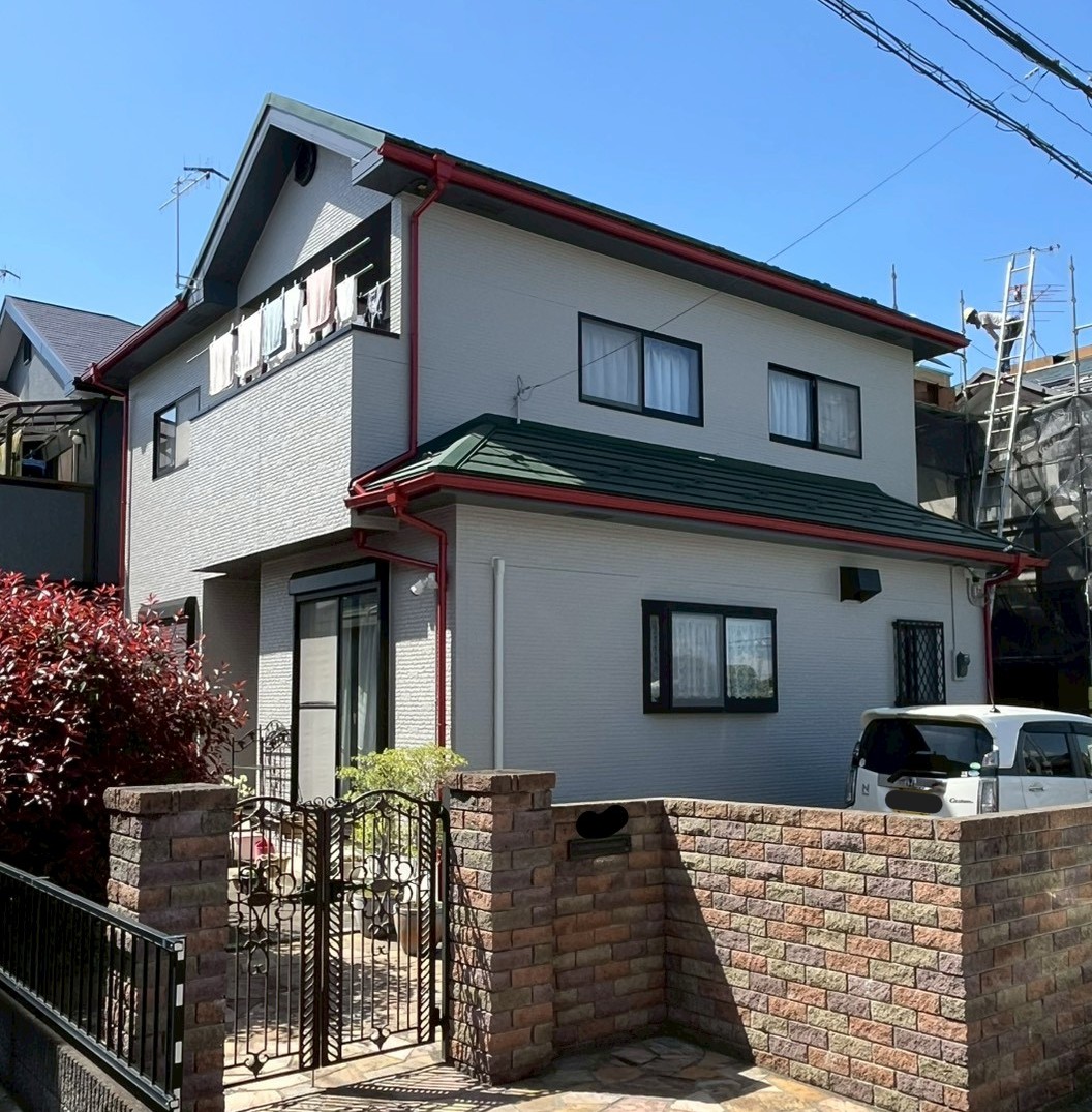 深谷市の築22年住宅で屋根カバー工事＋外壁塗装。雨漏り対策を強化。